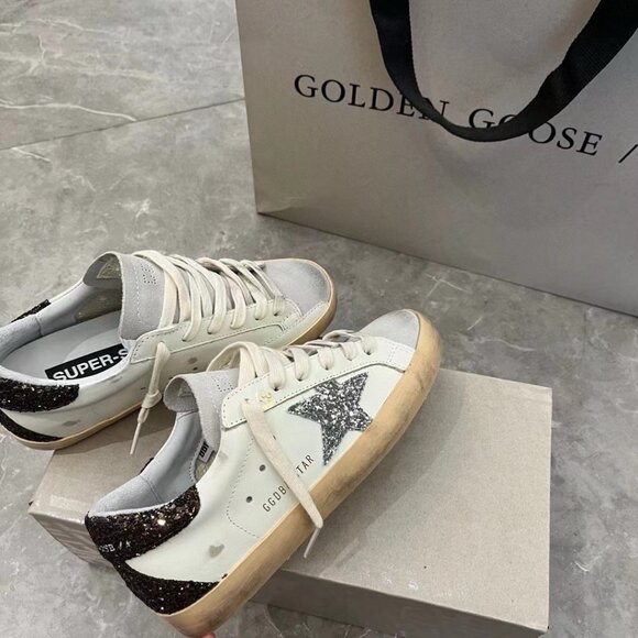 Stylish Golden Goose white Sneakers - Picture 5 of 6
